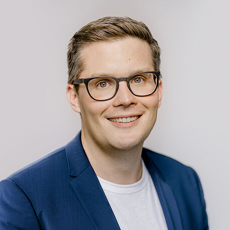 Portraitfoto von Lukas Winkelmann von Kyndryl, Sprecher auf dem automotiveIT Kongress 2025