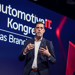 automotiveIT Kongress 2025 - Knut Molzen, Computacenter auf der Bühne