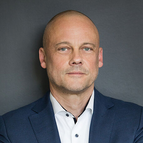 Portraitfoto Henning Hiebsch, MHP, Referent auf dem automotiveIT Kongress 2025